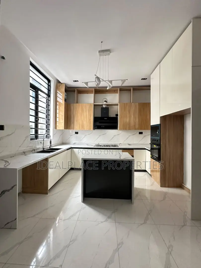 4bdrm Duplex in Lekki for sale