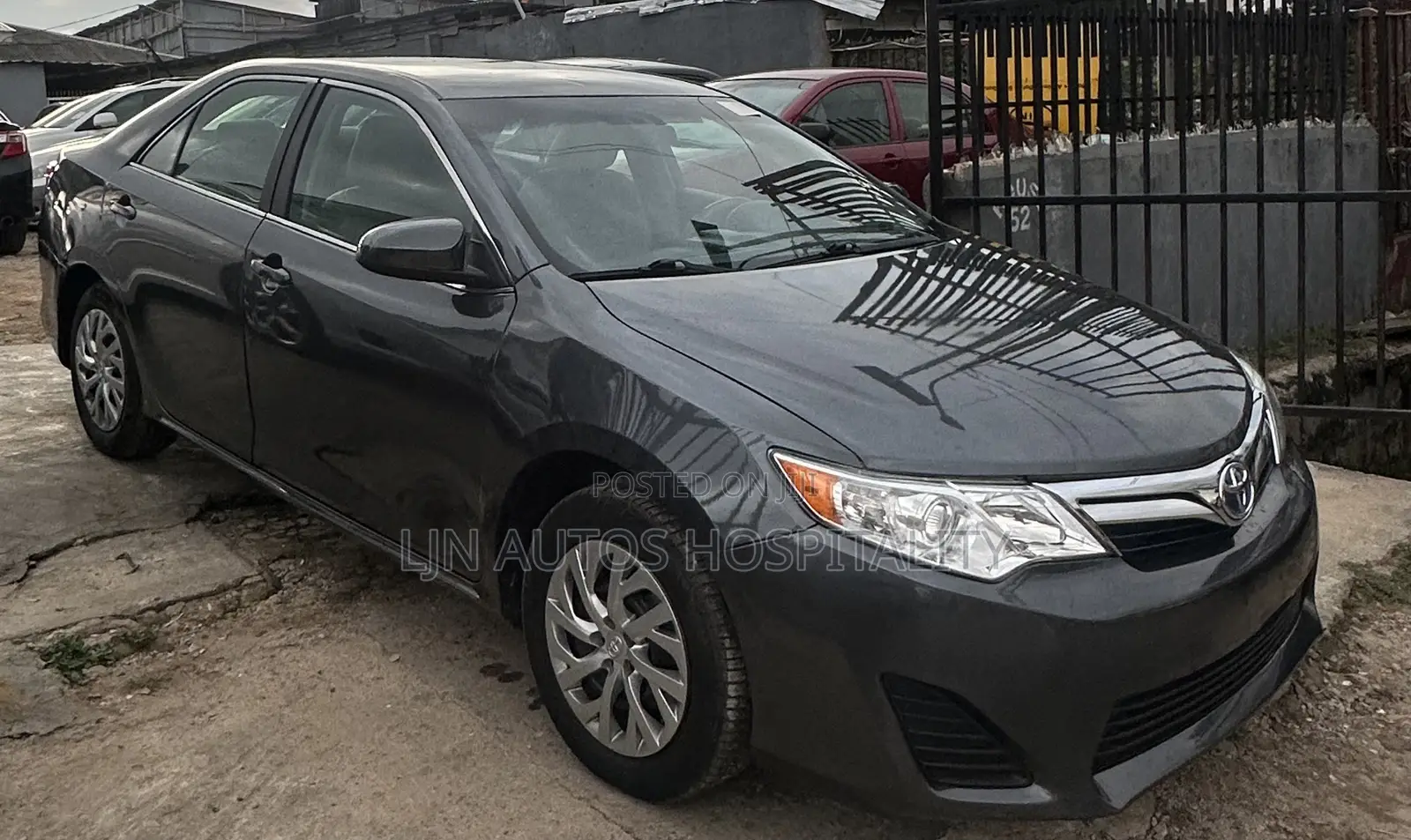 Toyota Camry Hybrid LE 2012 Gray