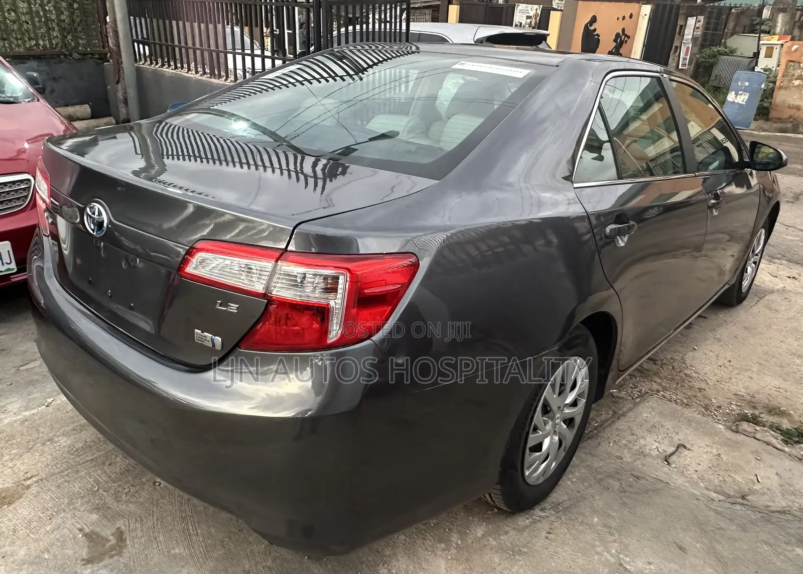 Toyota Camry Hybrid LE 2012 Gray