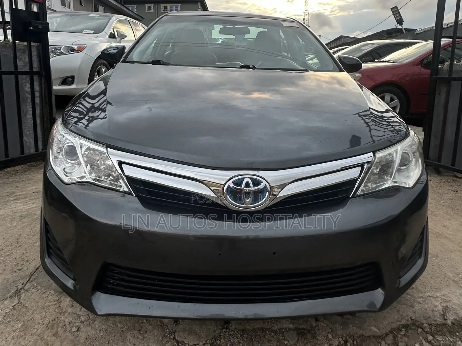 Toyota Camry Hybrid LE 2012 Gray