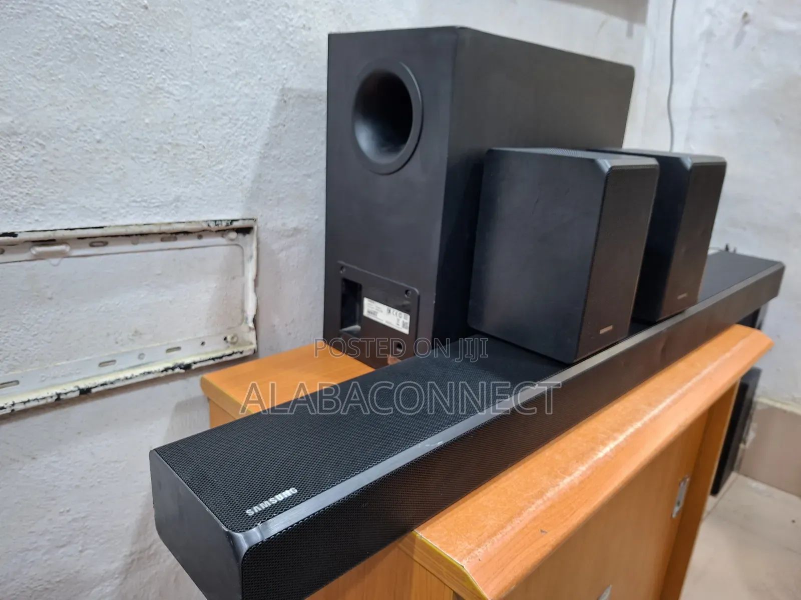 Samsung Soundbar With Its Full Wireless Speaker Set
