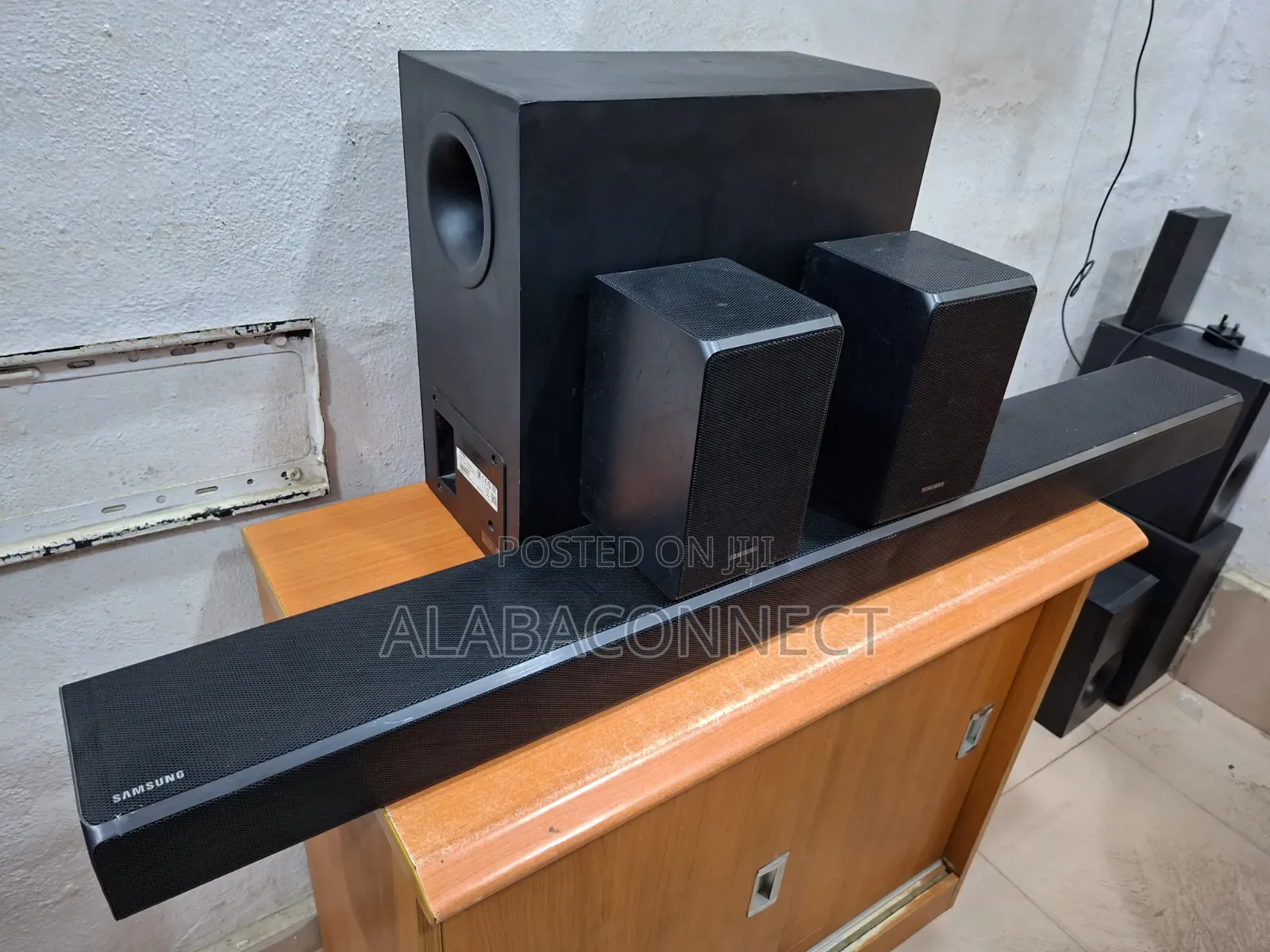 Samsung Soundbar With Its Full Wireless Speaker Set