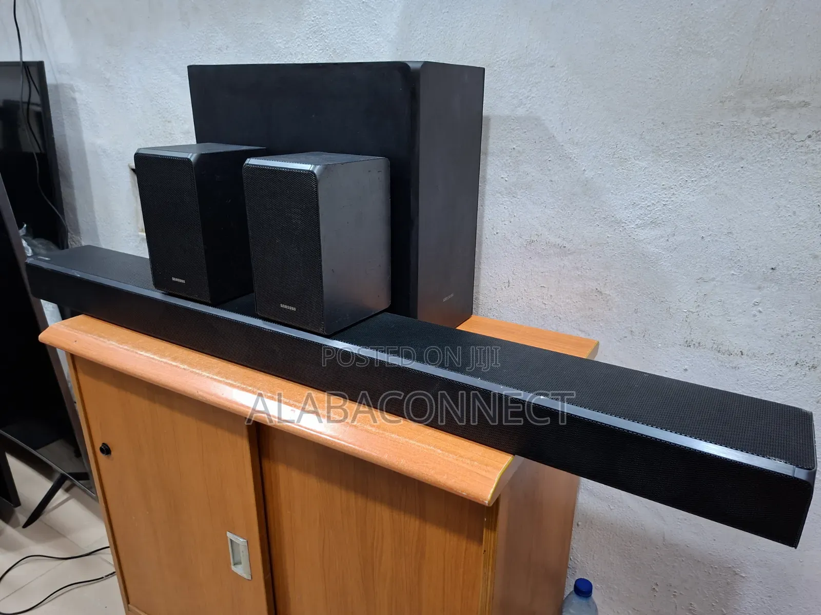 Samsung Soundbar With Its Full Wireless Speaker Set