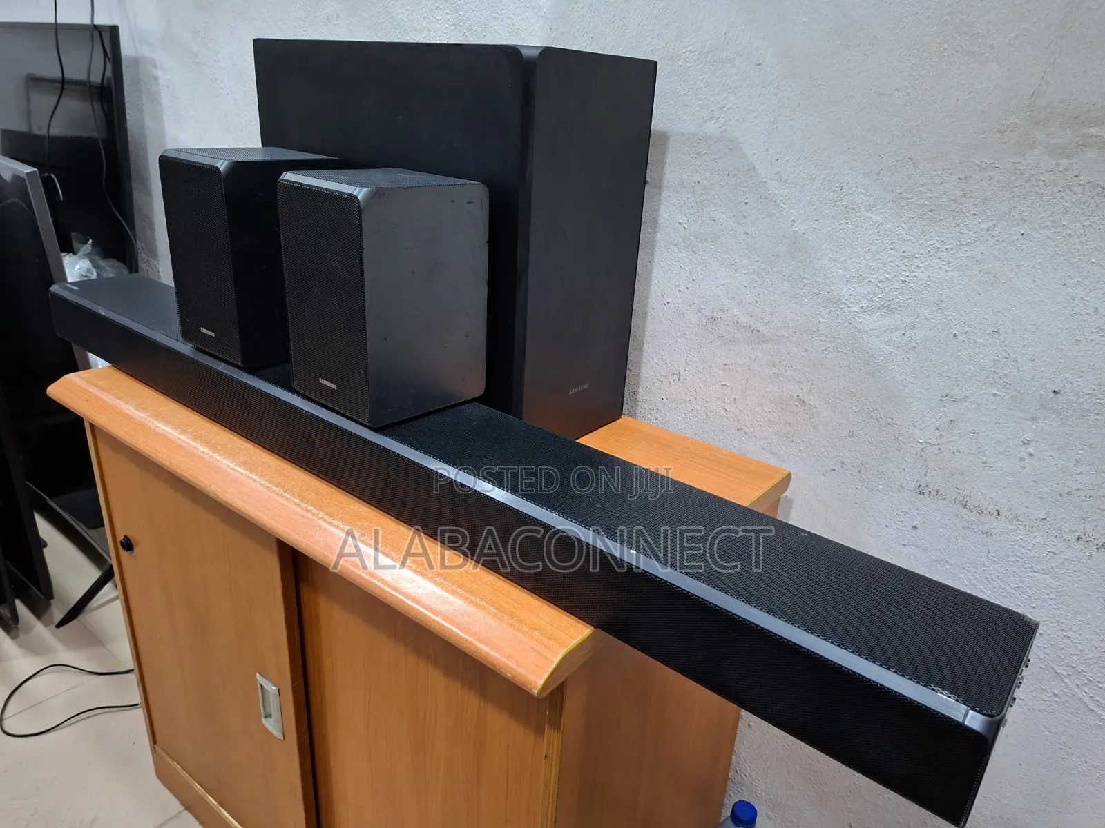 Samsung Soundbar With Its Full Wireless Speaker Set