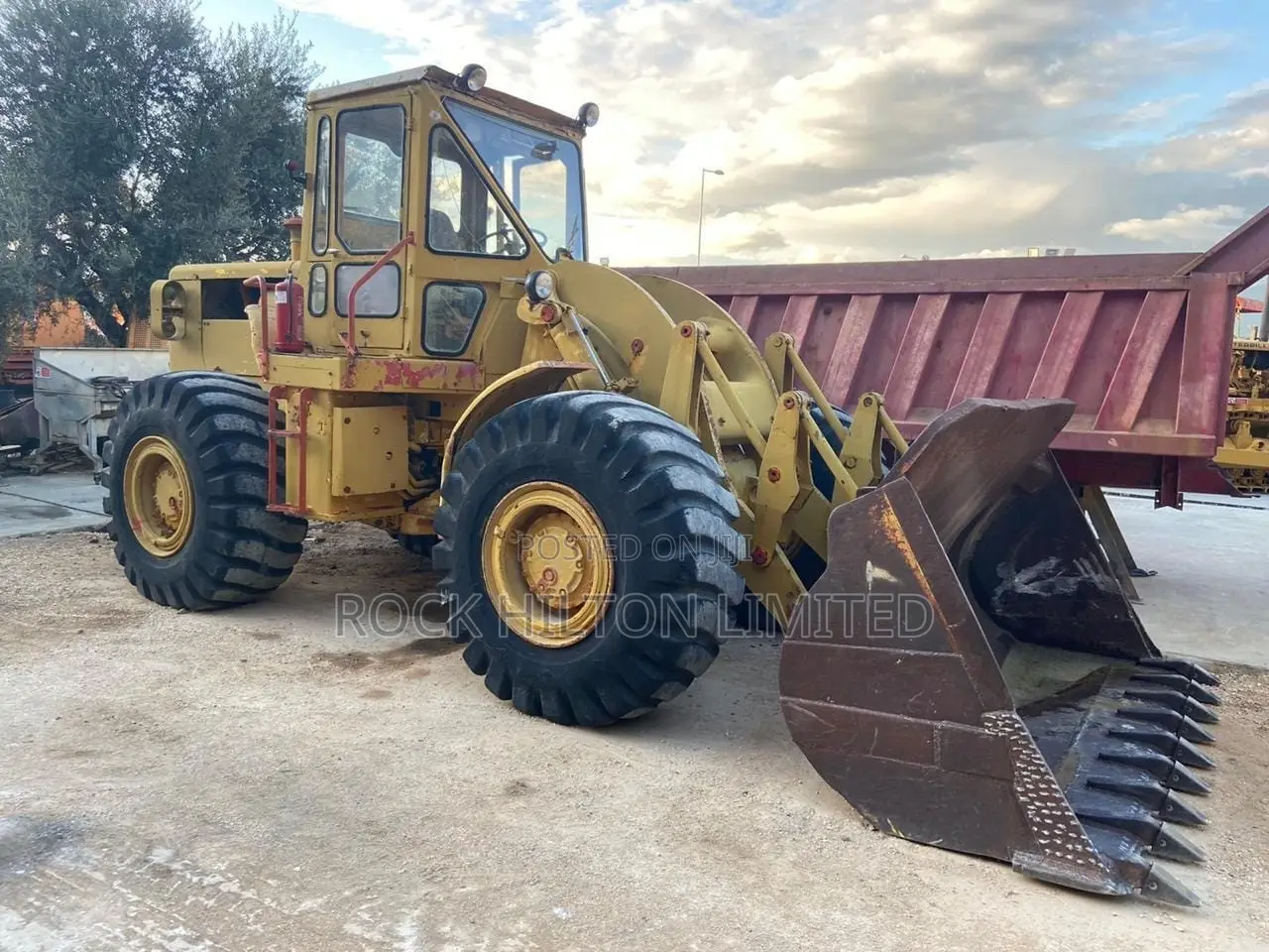 Powerful CAT 950C Payloader for Hire in Lagos—Call or WhatsApp Now