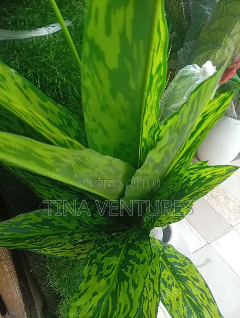 Artificial Flowers Available in Bulk. Available in Different Size.