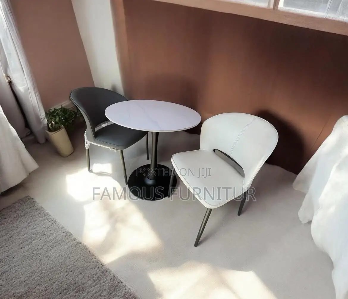 Modern Round Dining and Restaurant Set Featuring a Dark Faux-Marble