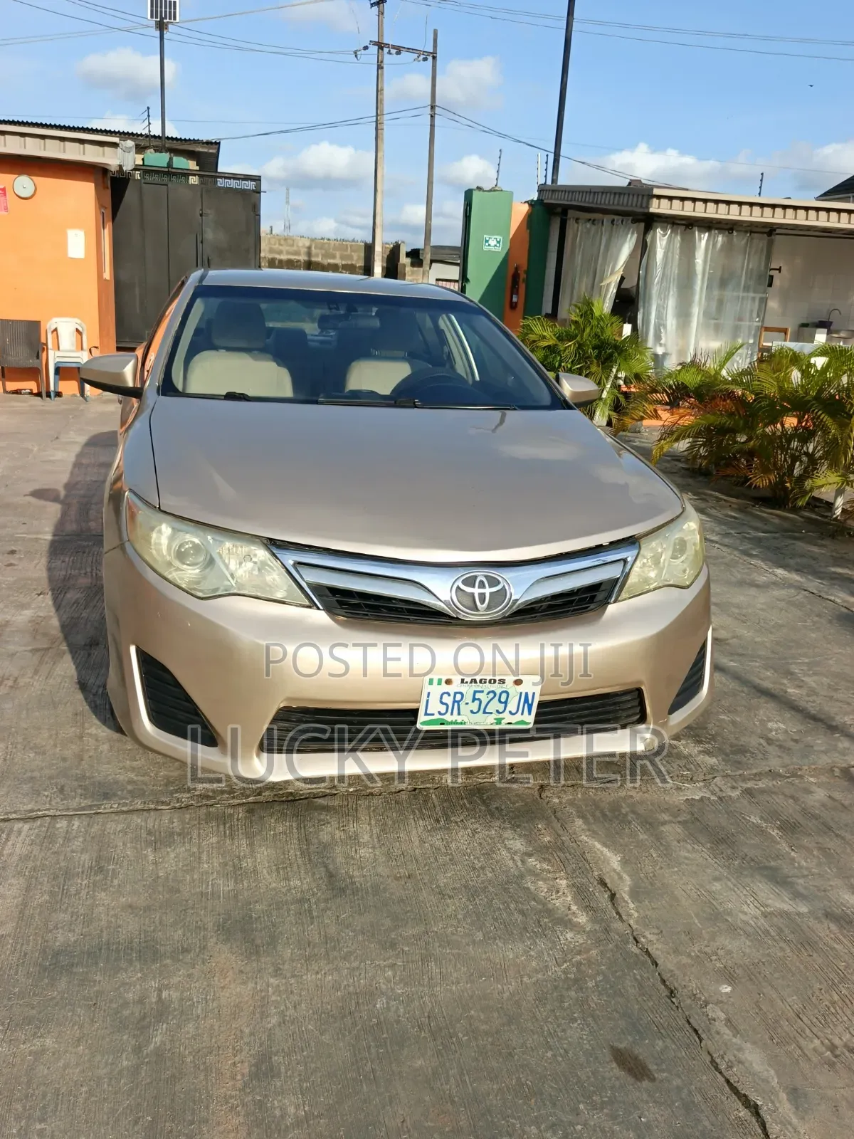 Toyota Camry SE 4dr Sedan (2.5L 4cyl 6A) 2013 Gold