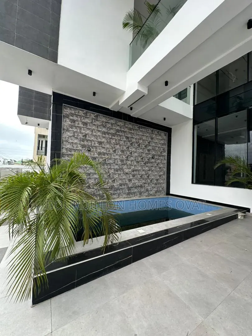 5bdrm Duplex in Ikota Villa Estate for sale