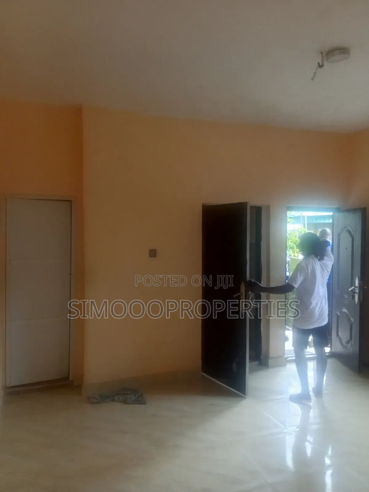 1bdrm Block of Flats in Royal Garden, Lakowe for rent
