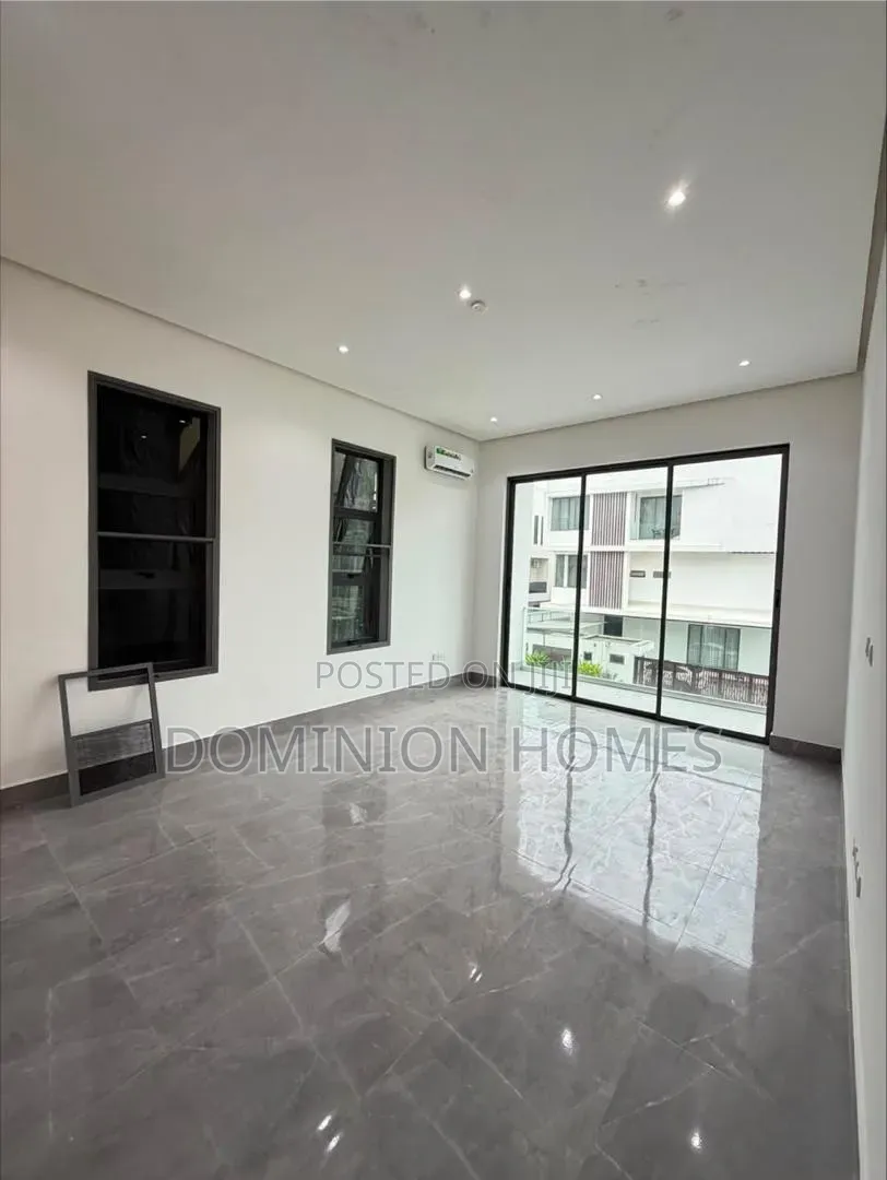 5bdrm Duplex in Lekki for sale