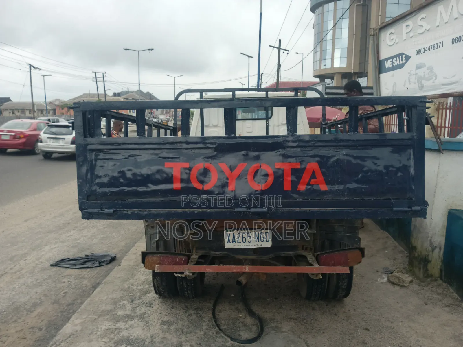 Toyota Dyna With 6 Tyres