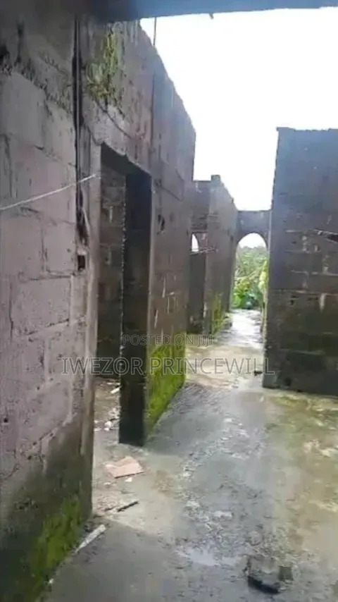 Uncompleted 22 Rooms Hotel in Ogbogoro