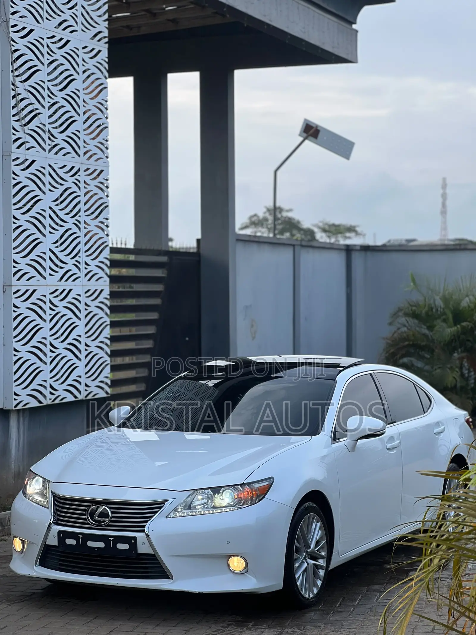 Lexus ES 350 FWD 2014 White