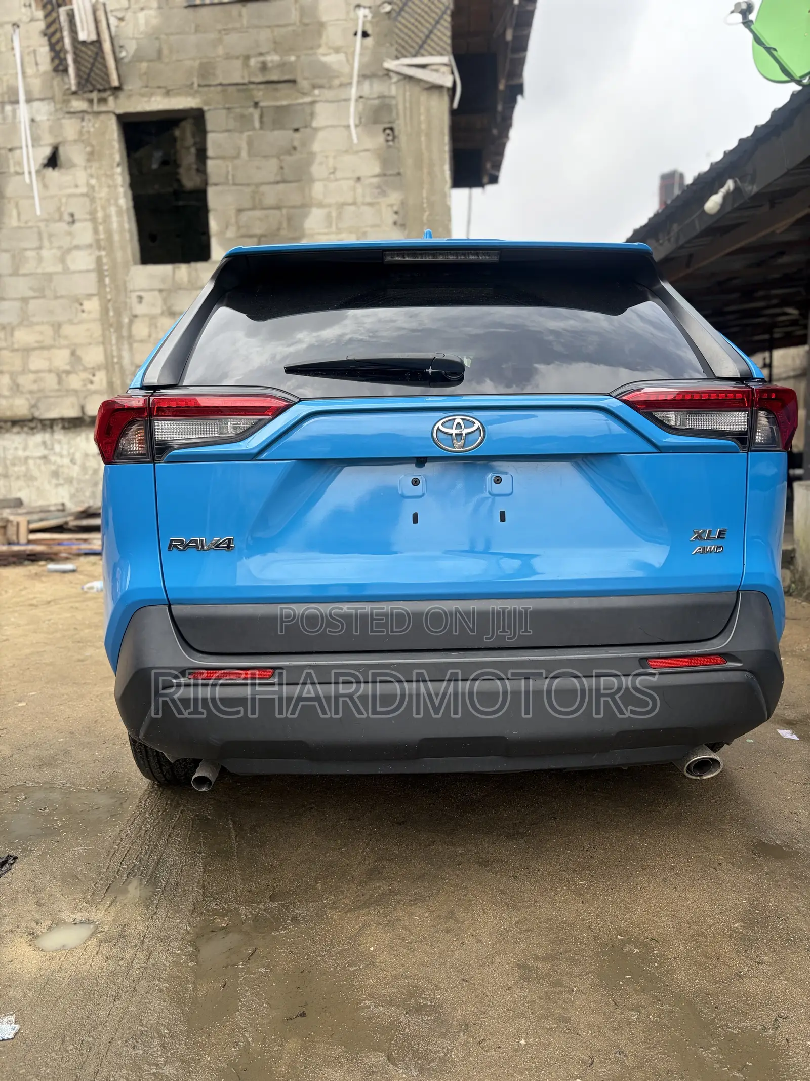 Toyota RAV4 XLE Premium FWD 2020 Blue
