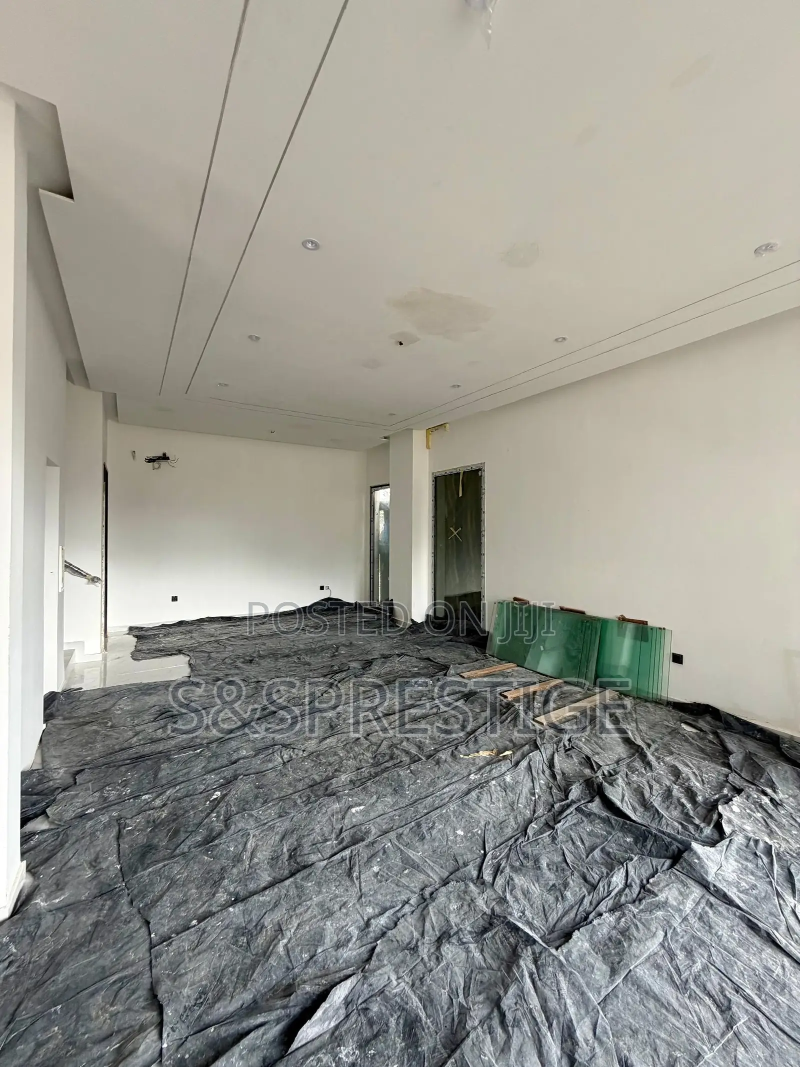 5bdrm Duplex in Banana Island for sale