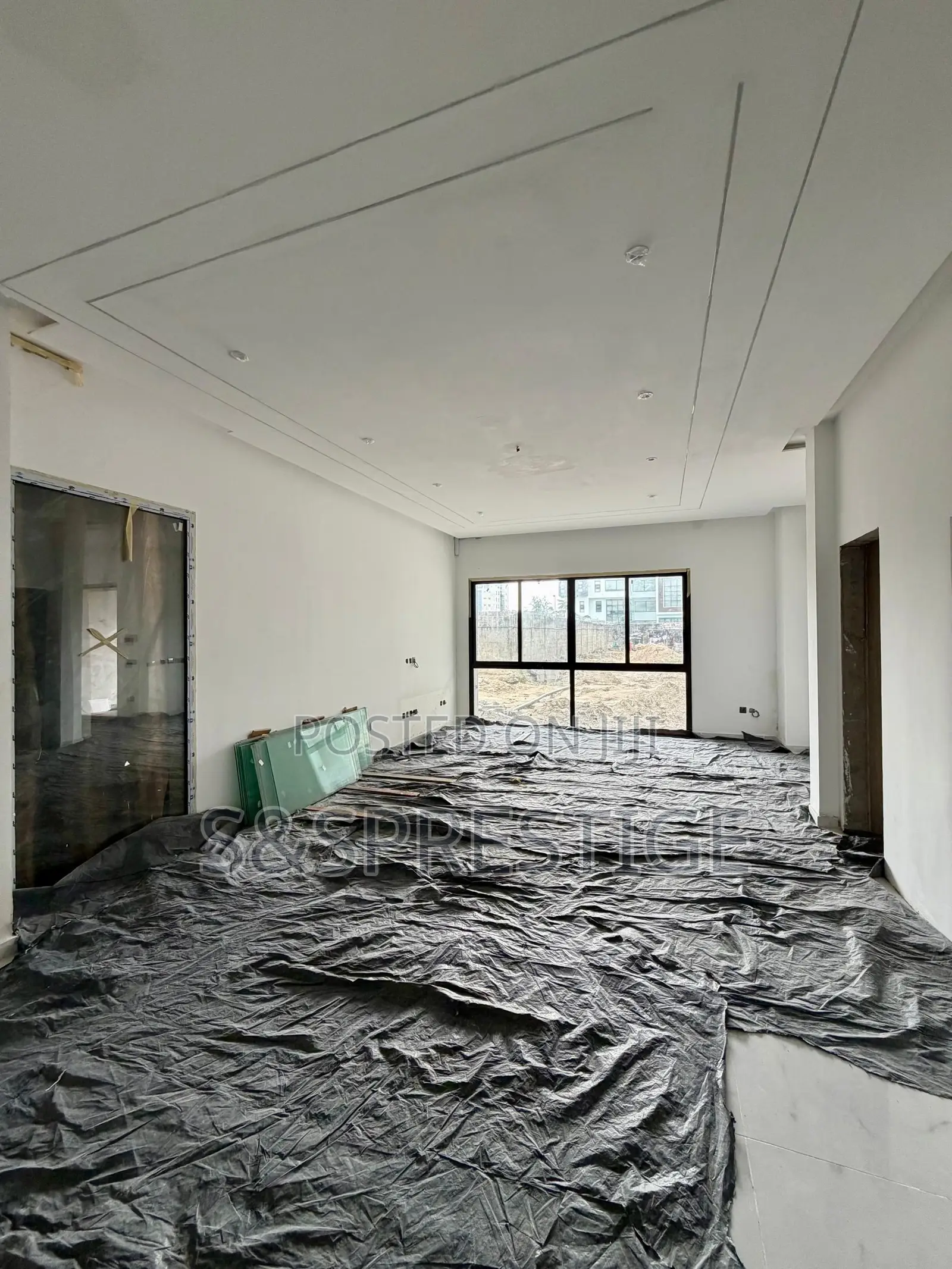 5bdrm Duplex in Banana Island for sale