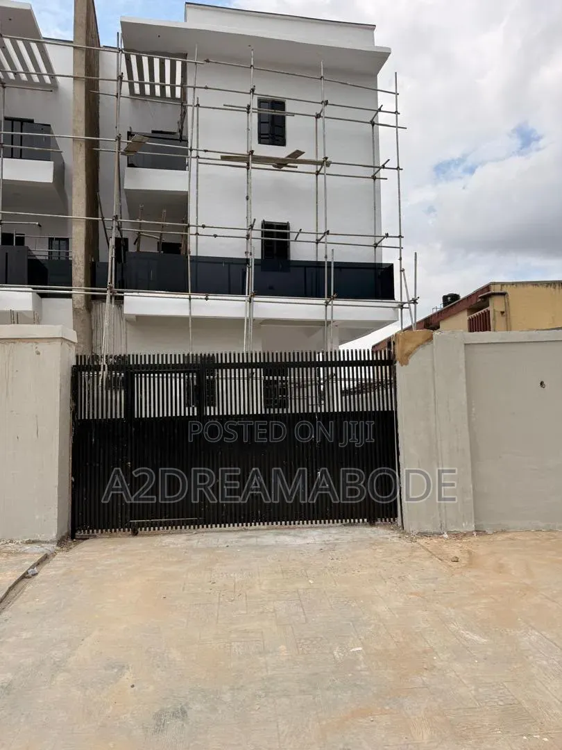 4bdrm Duplex in Ogudu Gra for sale