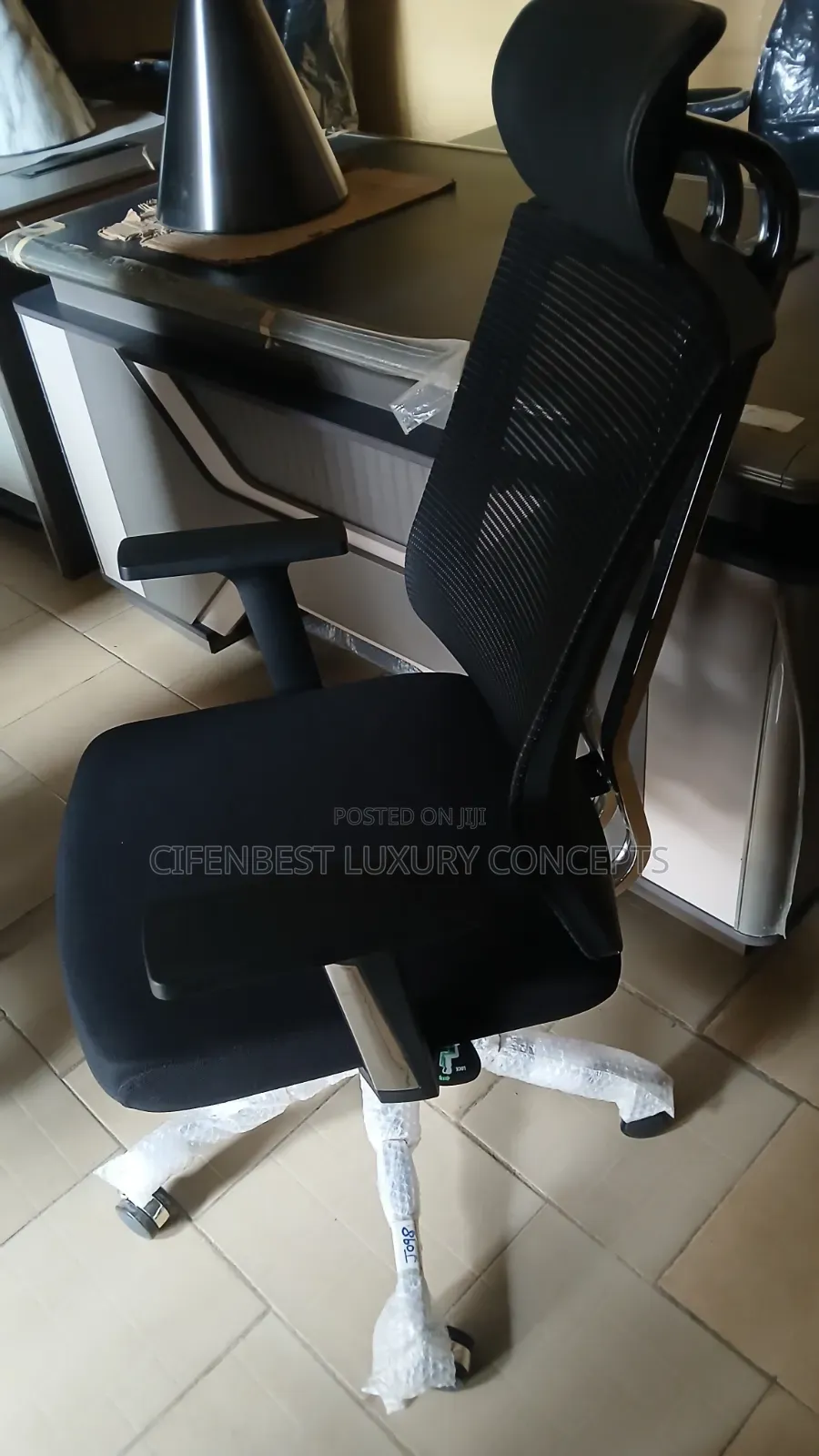 Armed Office Chair in Netback and Fabric Seat With Headrest