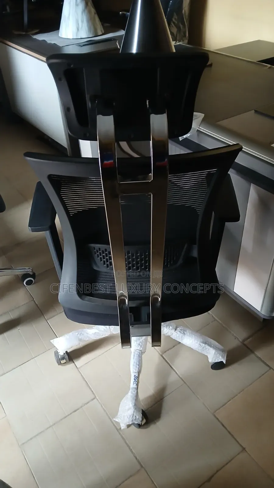 Armed Office Chair in Netback and Fabric Seat With Headrest