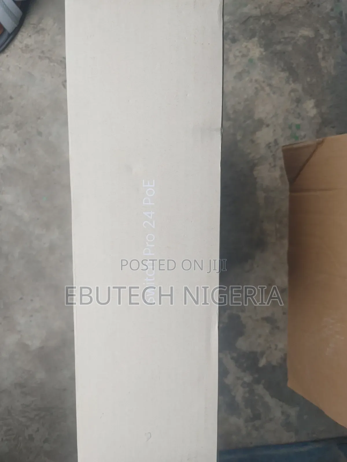 Ubiquiti Networks UniFi Switch PRO 24-Port Gigabit Managed Switch SFP+