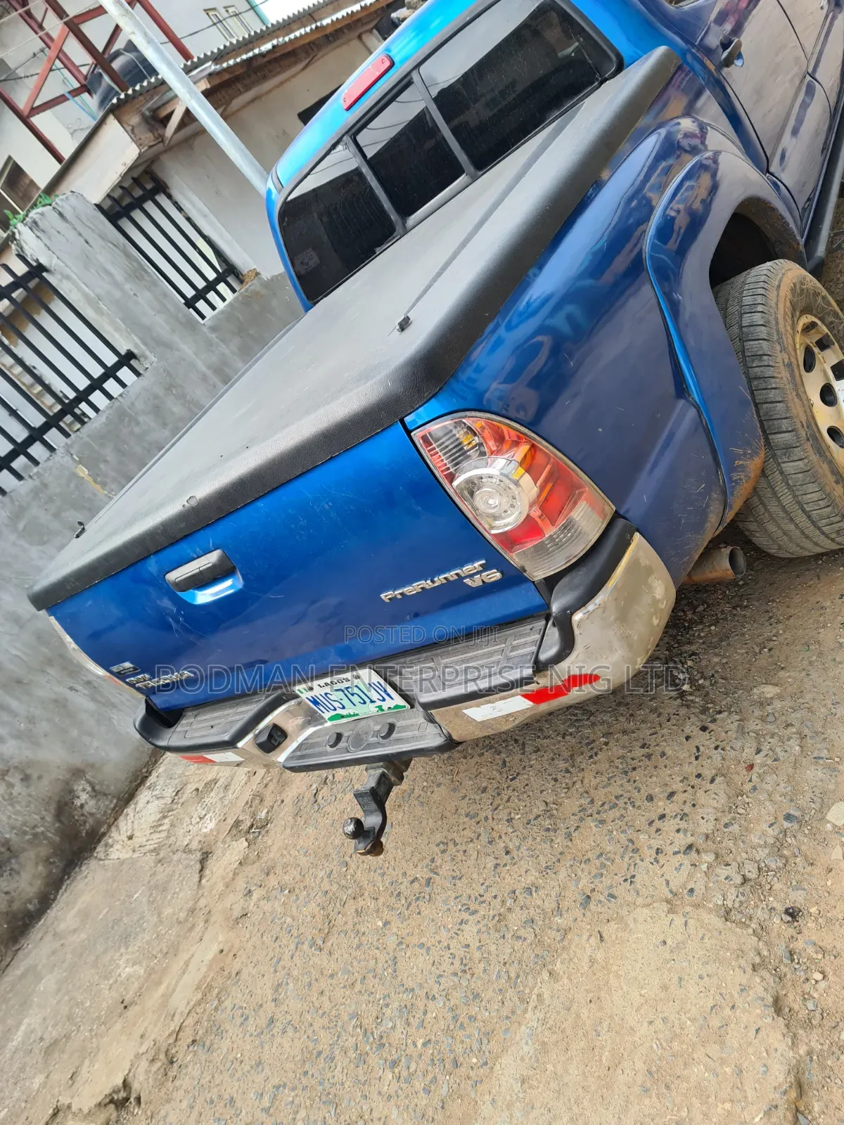 Tacoma Booth Cover With Shock Absorber at ×=3