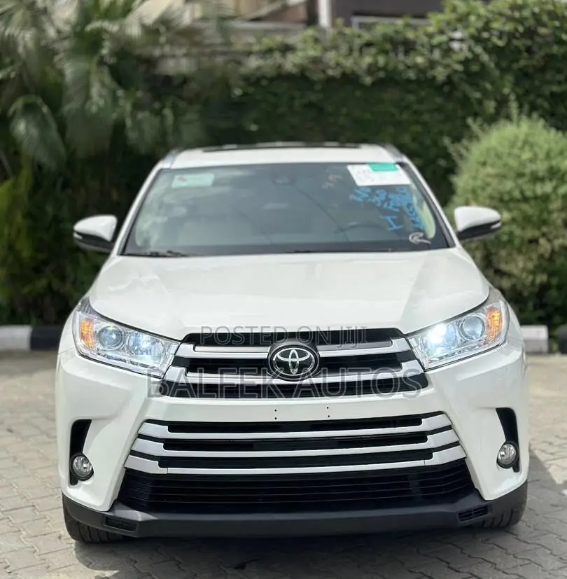 Toyota Highlander XLE 4x4 V6 (3.5L 6cyl 8A) 2017 White