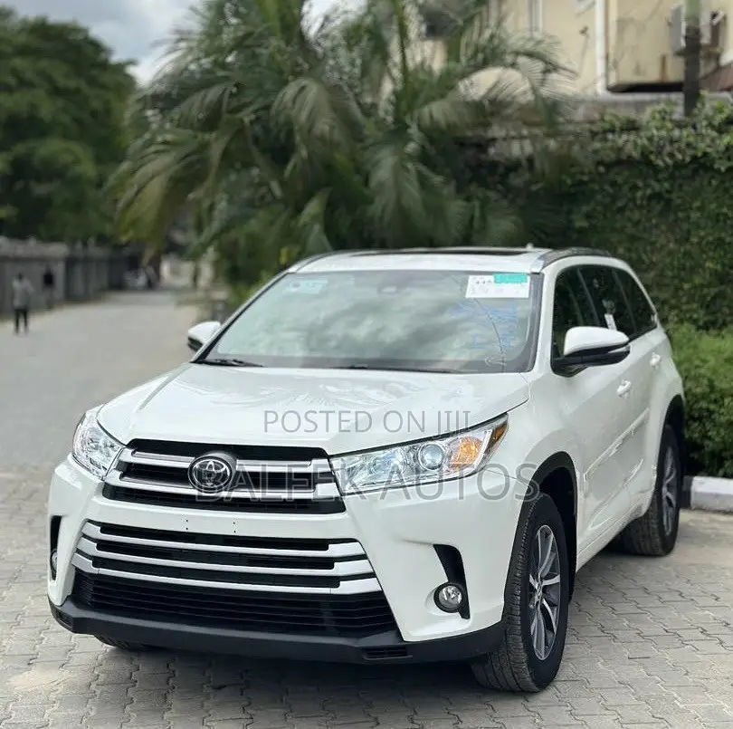 Toyota Highlander XLE 4x4 V6 (3.5L 6cyl 8A) 2017 White