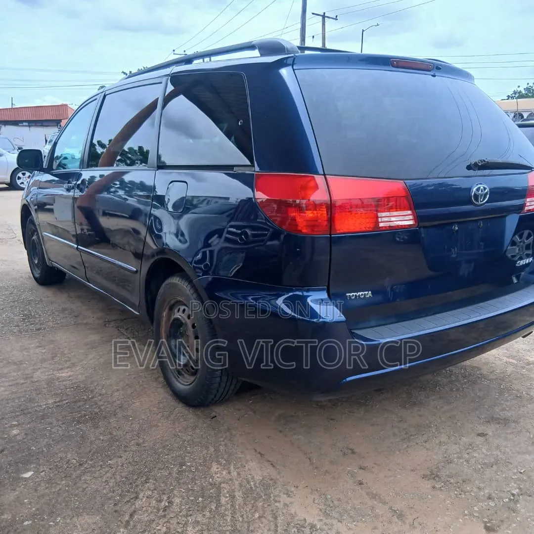 Toyota Sienna LE FWD (3.3L V6 5A) 2004 Blue
