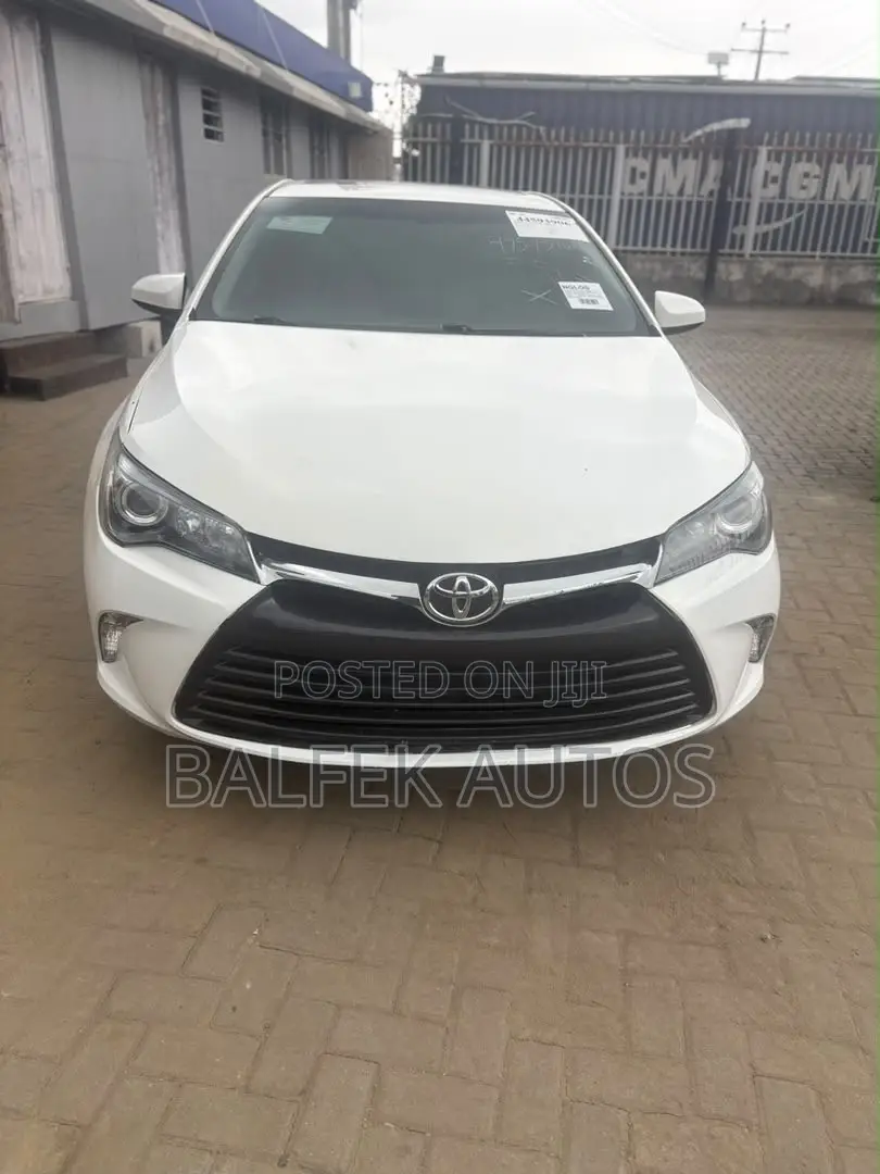 Toyota Camry XSE 4dr Sedan (2.5l 4cyl 6A) 2016 White