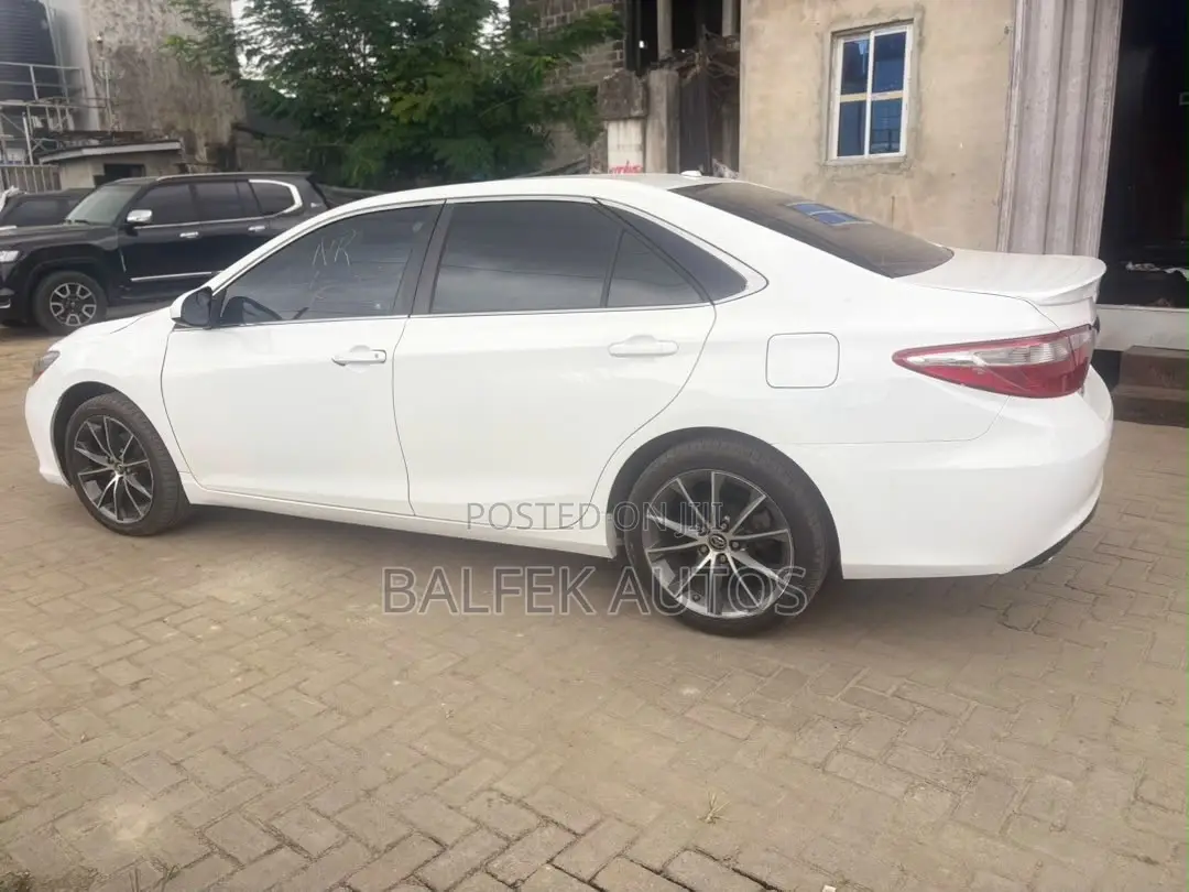 Toyota Camry XSE 4dr Sedan (2.5l 4cyl 6A) 2016 White