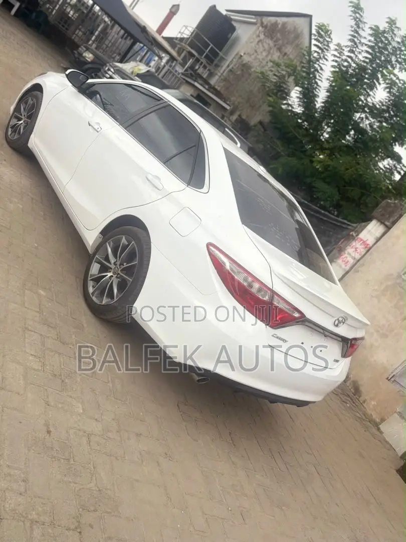 Toyota Camry XSE 4dr Sedan (2.5l 4cyl 6A) 2016 White