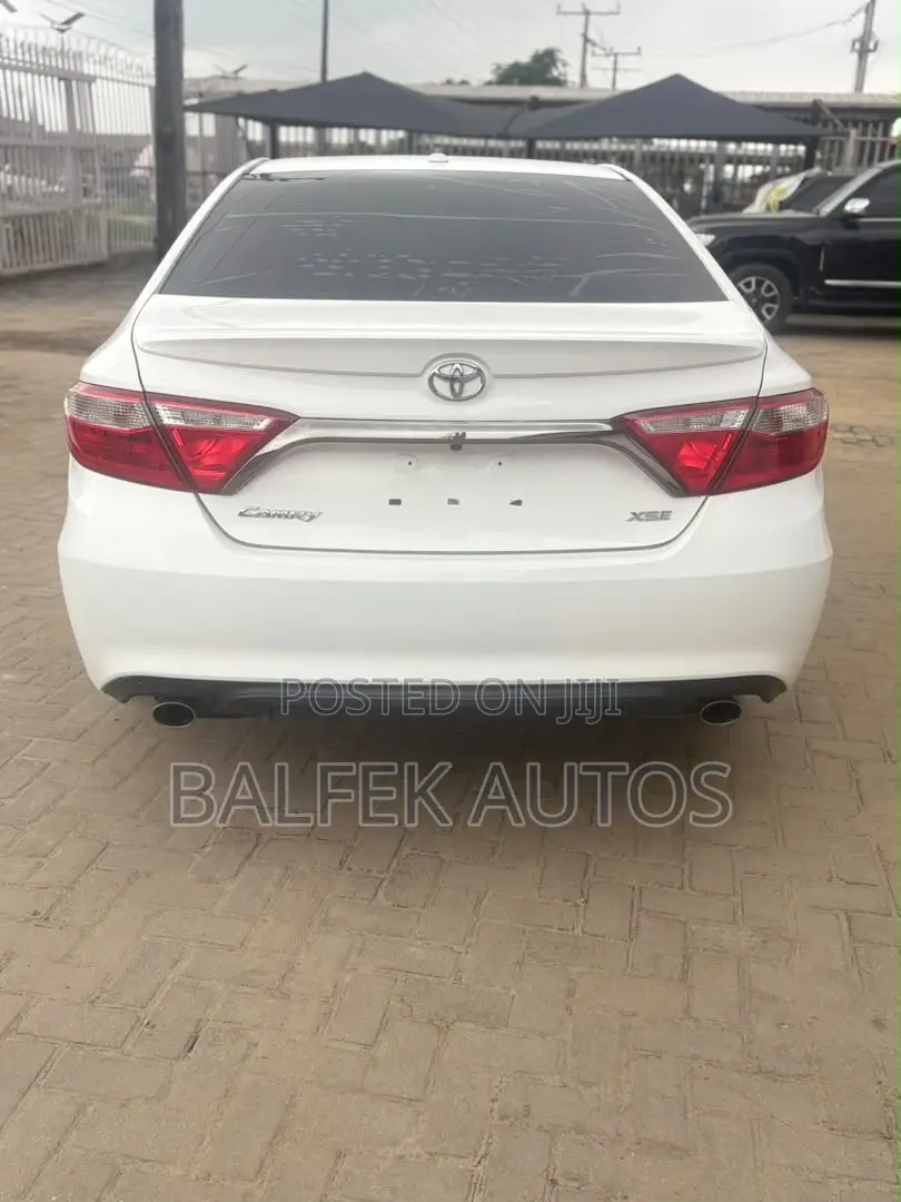 Toyota Camry XSE 4dr Sedan (2.5l 4cyl 6A) 2016 White