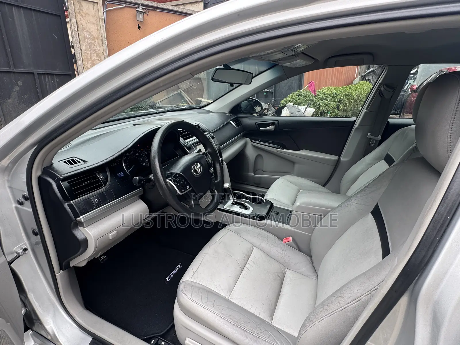 Toyota Camry LE 4dr Sedan (2.5L 4cyl 6A) 2014 Silver