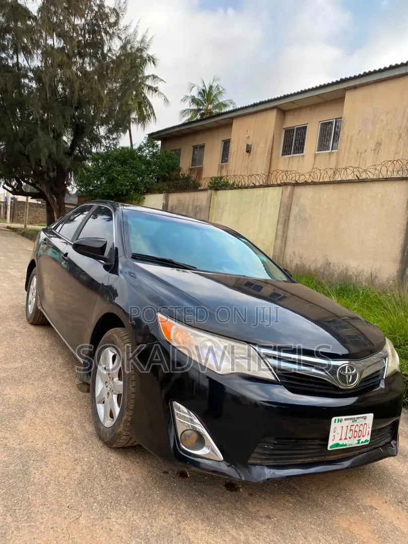 Toyota Camry LE 4dr Sedan w/Prod. End 11/13 (2.5L 4cyl 6A) 2014 Black