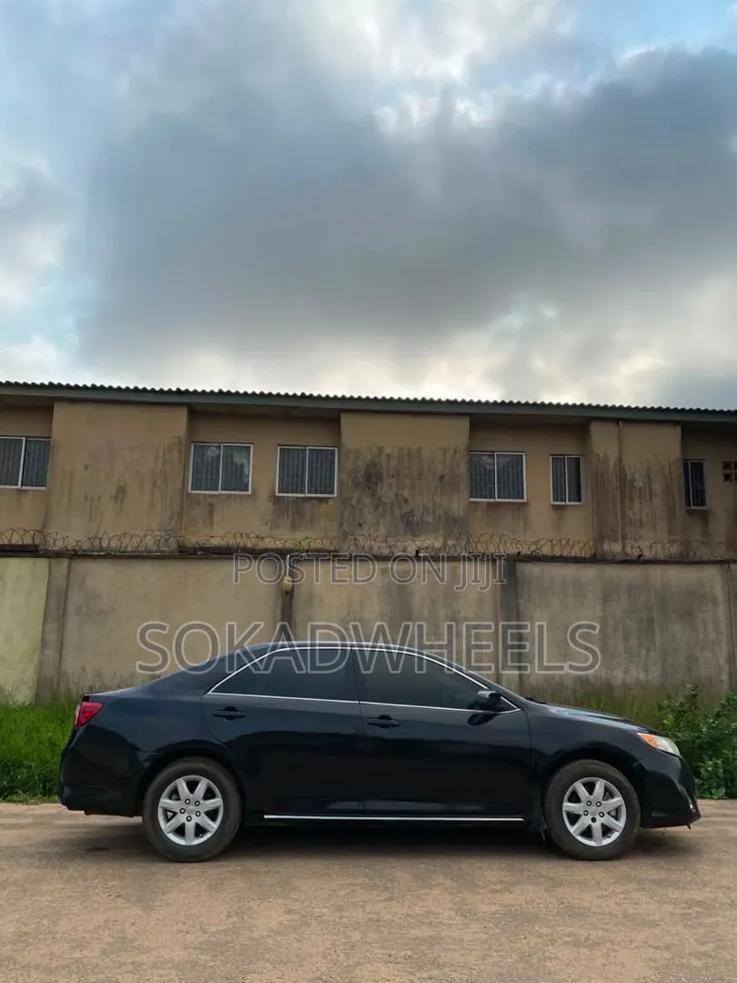 Toyota Camry LE 4dr Sedan w/Prod. End 11/13 (2.5L 4cyl 6A) 2014 Black