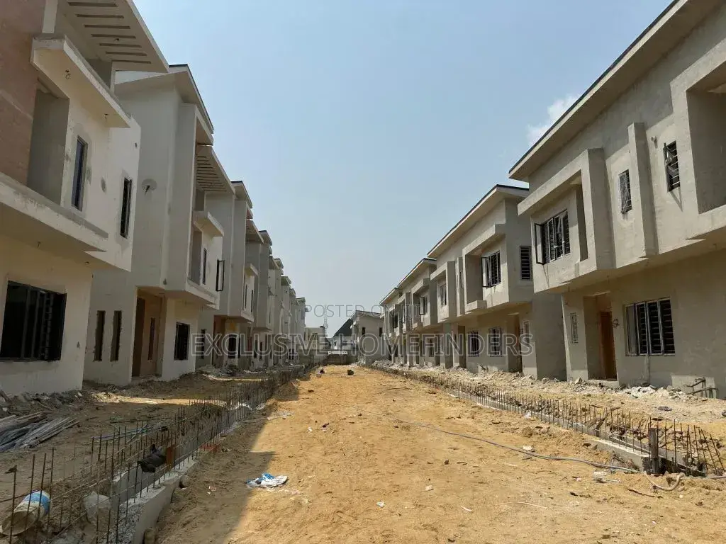3bdrm Duplex in Ambiance Iii, Peninsula Estate for sale