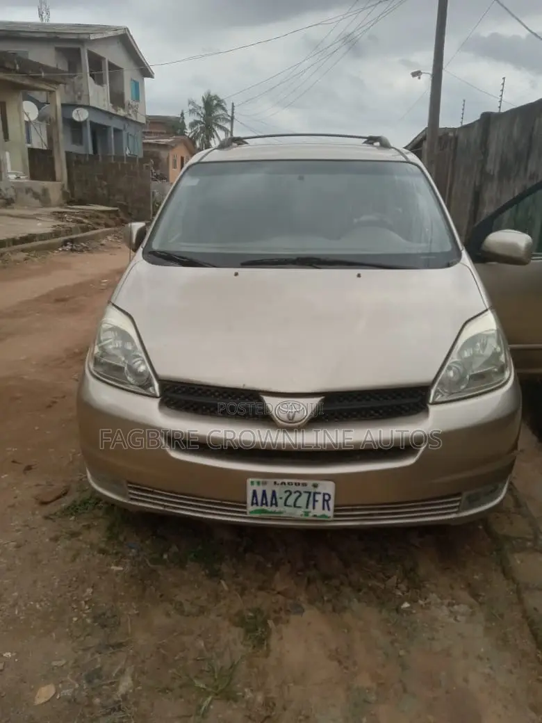 Toyota Sienna LE AWD 2005 Gold
