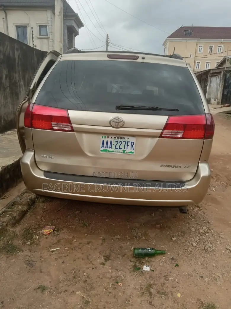 Toyota Sienna LE AWD 2005 Gold