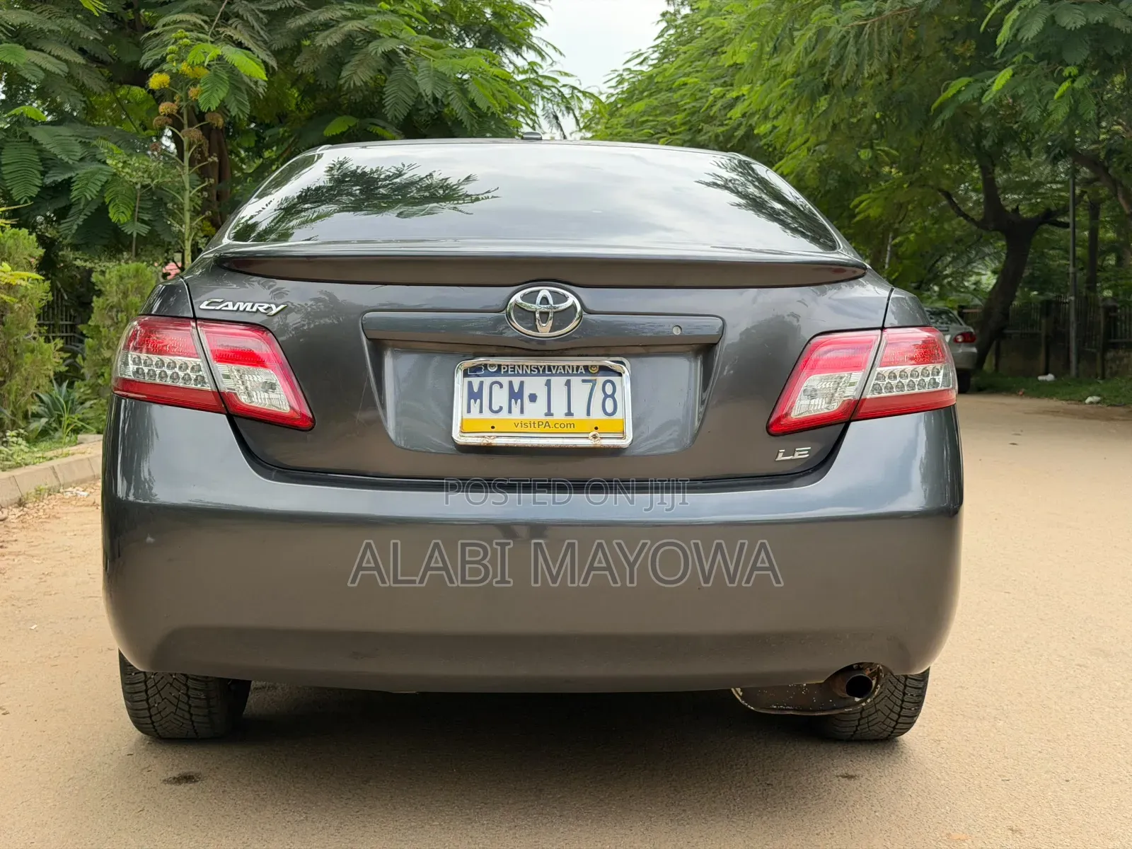 Toyota Camry LE 4dr Sedan (2.5L 4cyl 6A) 2011 Gray