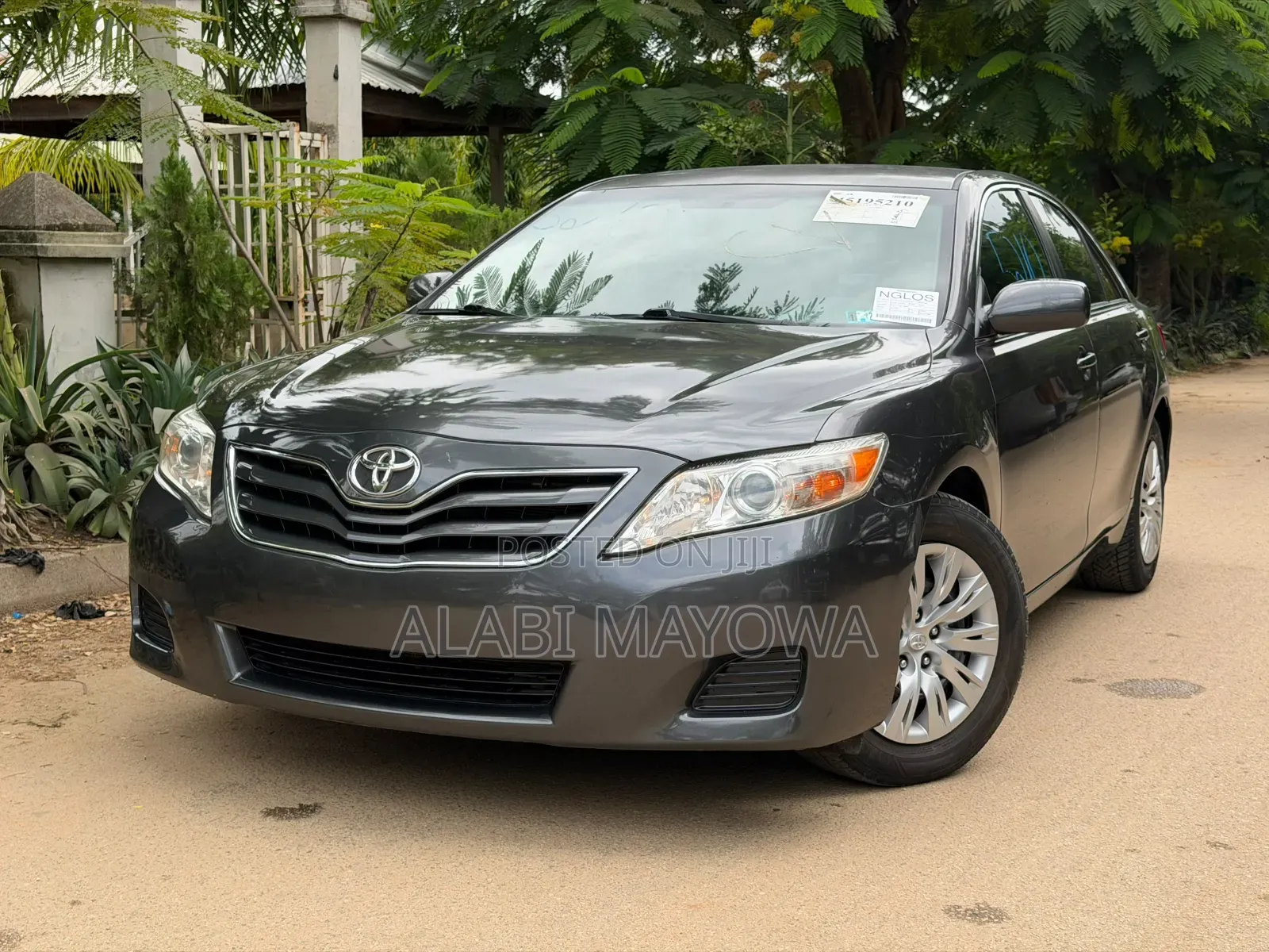 Toyota Camry LE 4dr Sedan (2.5L 4cyl 6A) 2011 Gray