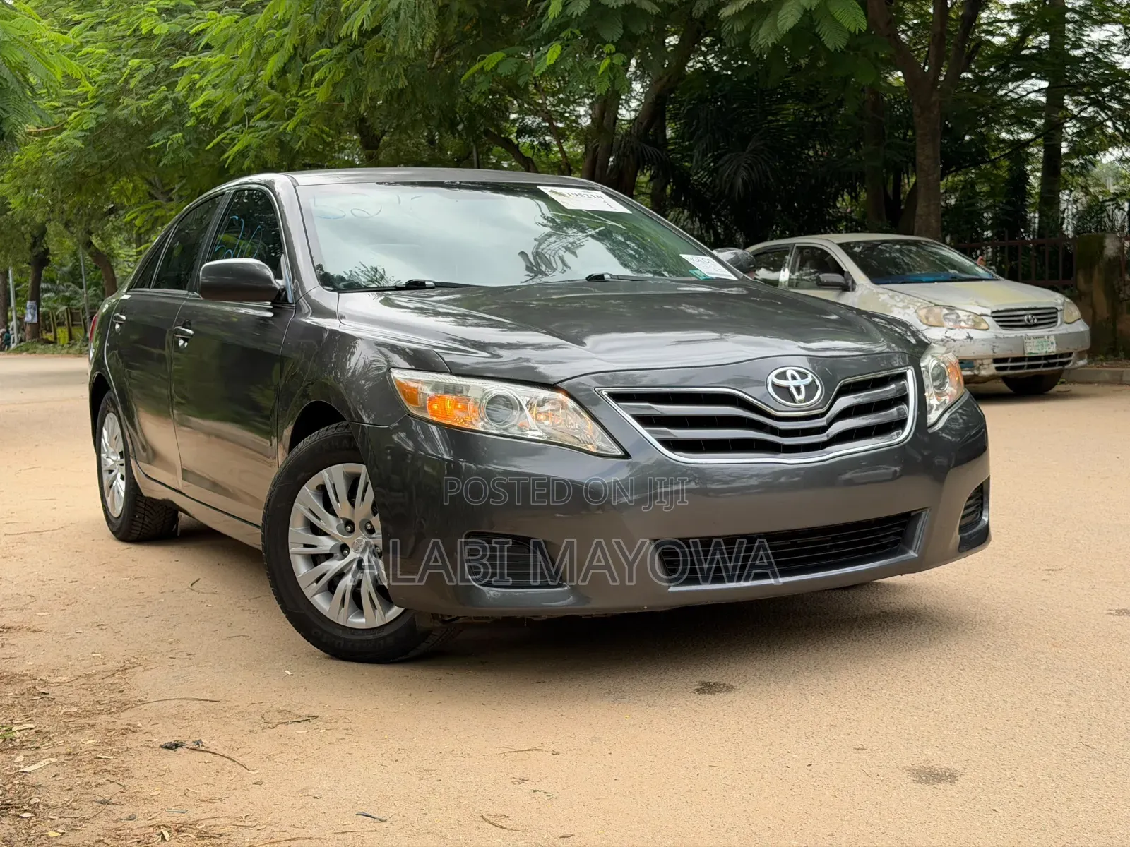 Toyota Camry LE 4dr Sedan (2.5L 4cyl 6A) 2011 Gray