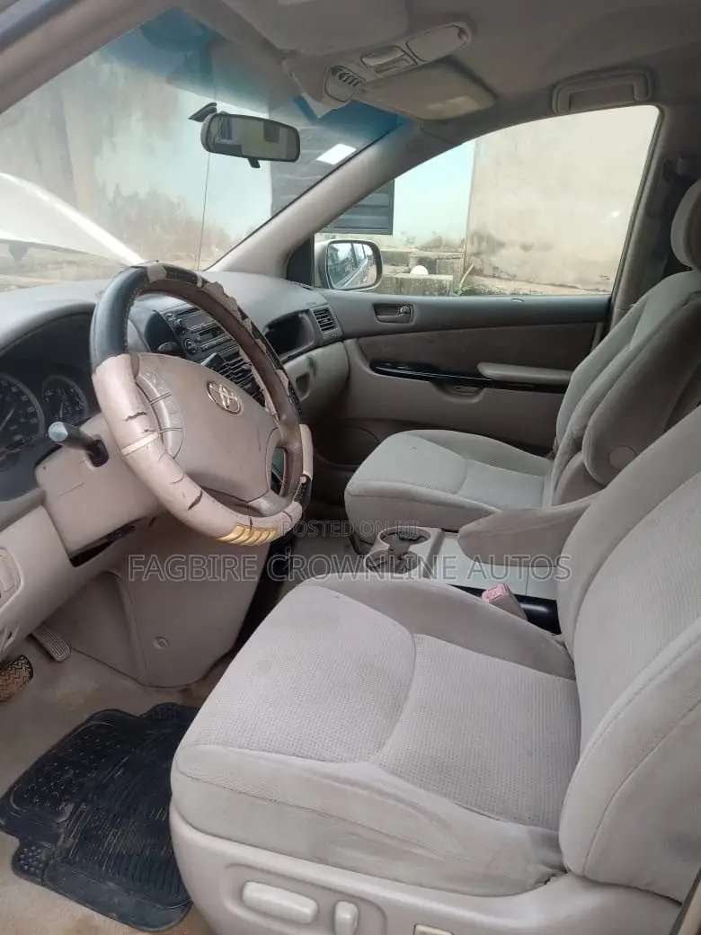 Toyota Sienna LE AWD 2005 Gold