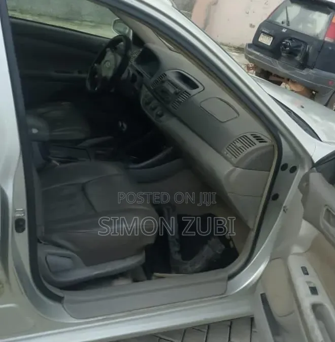 Toyota Camry LE 4dr Sedan (2.4L 4cyl 5M) 2003 Silver