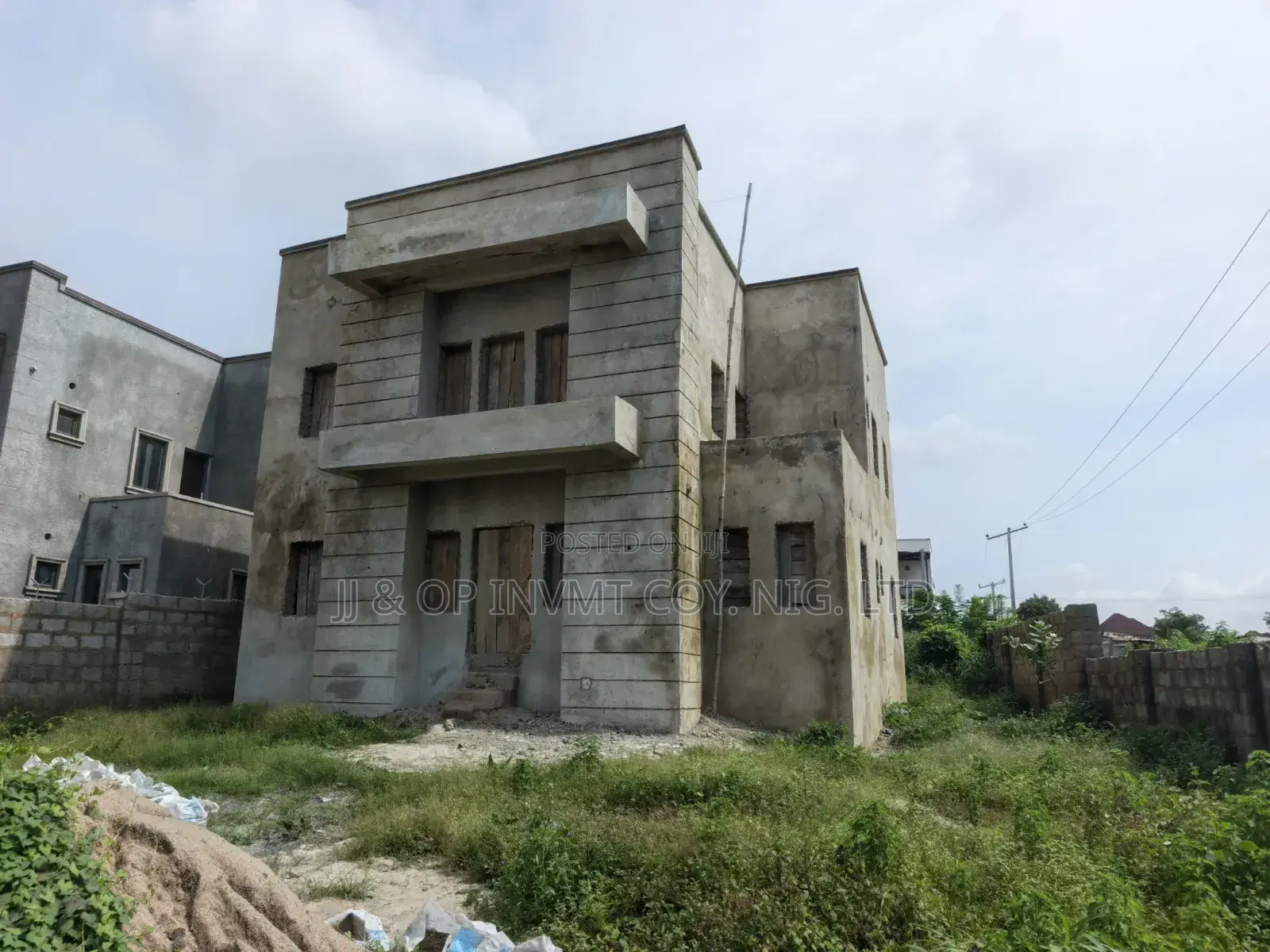 4bdrm Duplex in Surram Estate, Sabon Lugbe for sale