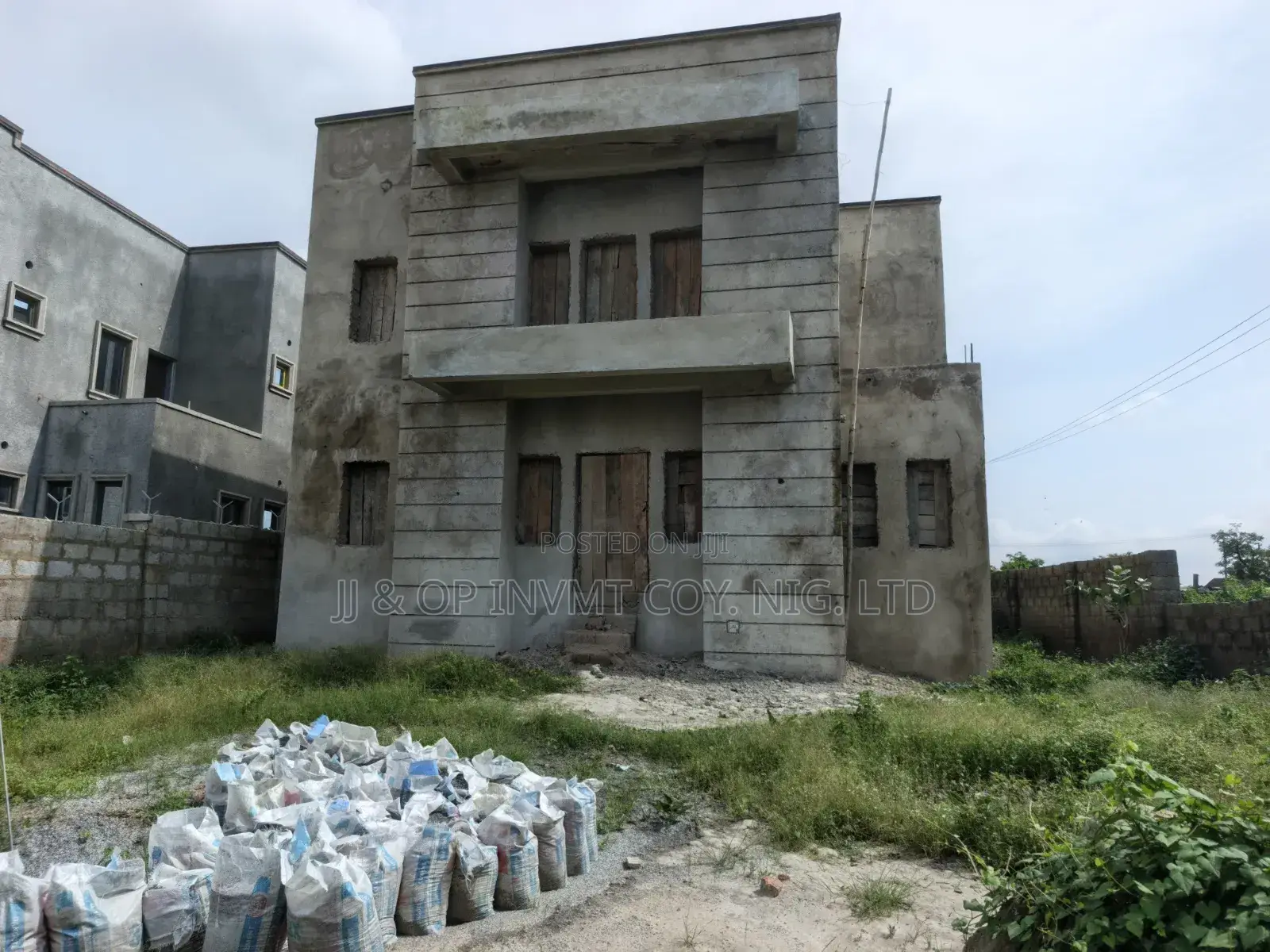 4bdrm Duplex in Surram Estate, Sabon Lugbe for sale