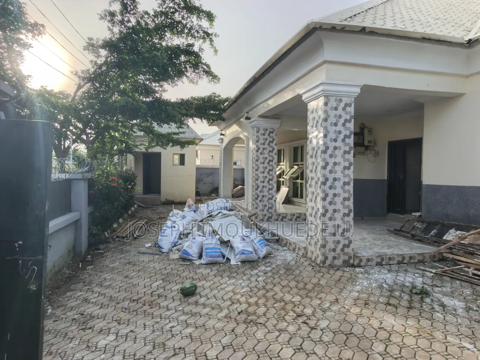 3bdrm Bungalow in Faplins Estate, Dakwo District for sale