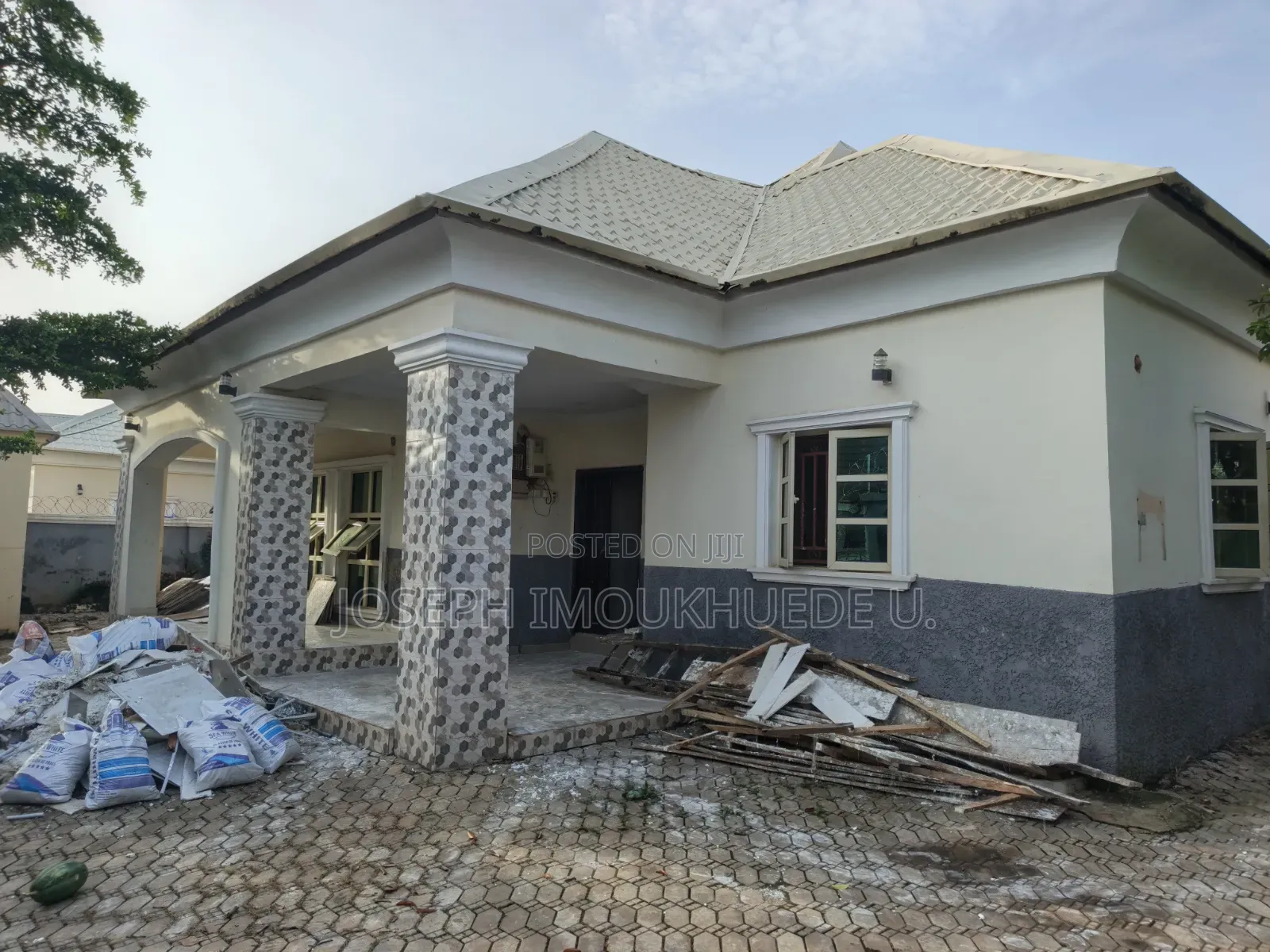 3bdrm Bungalow in Faplins Estate, Dakwo District for sale