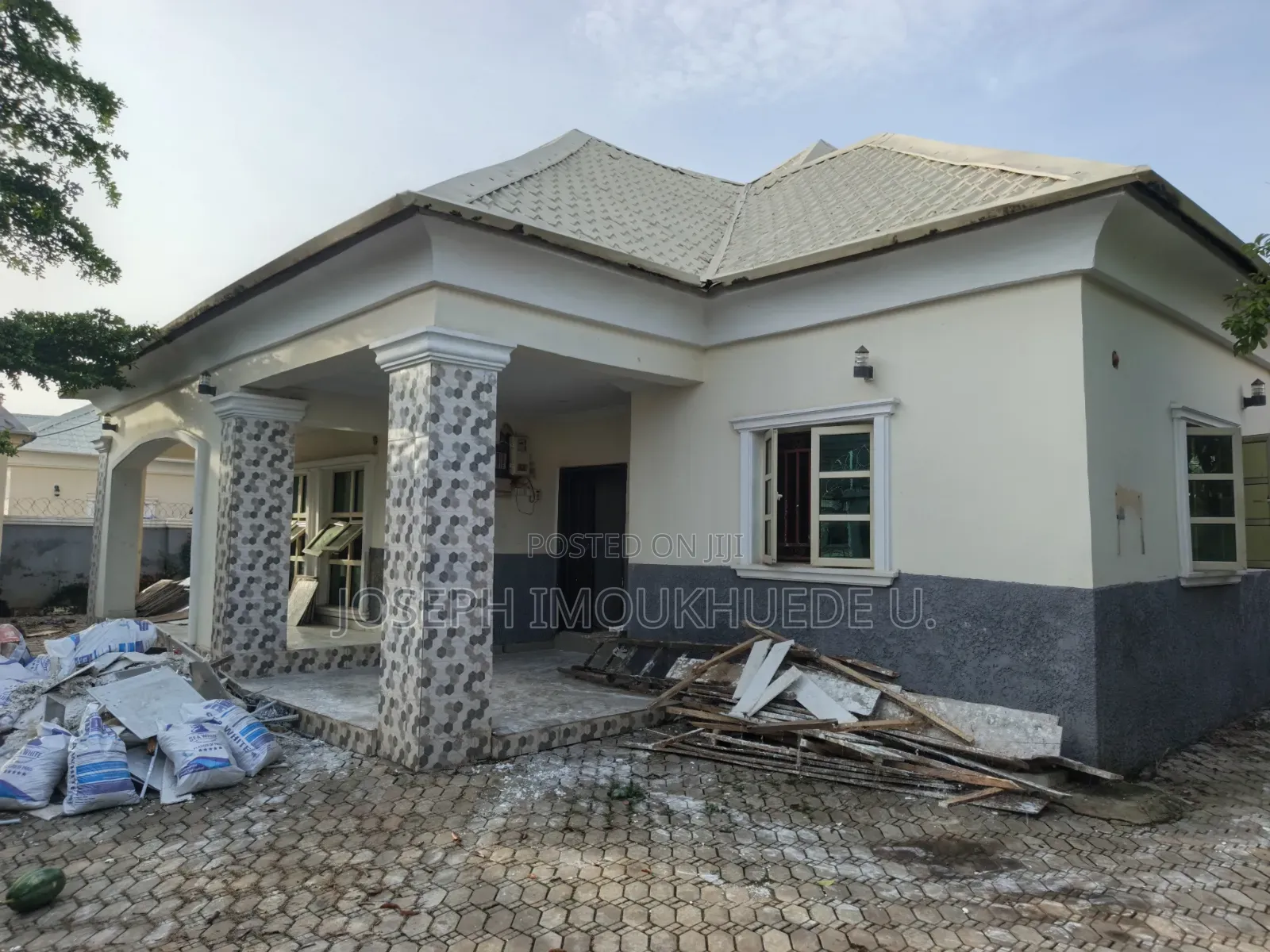 3bdrm Bungalow in Faplins Estate, Dakwo District for sale