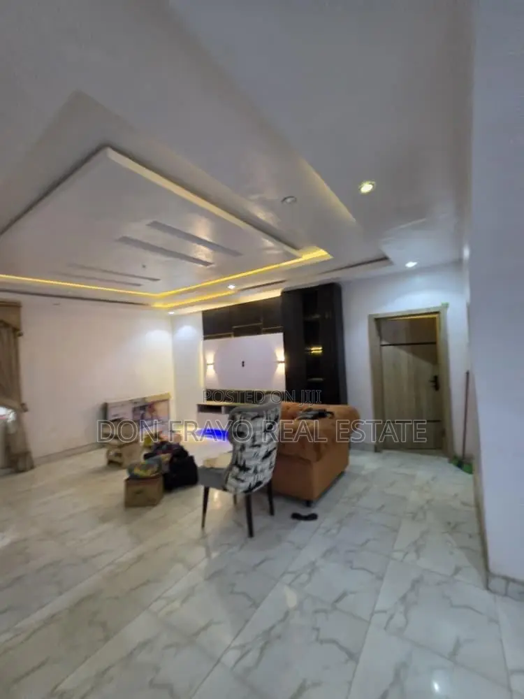 5bdrm Block of Flats in Iyana Agbala, Alakia for sale